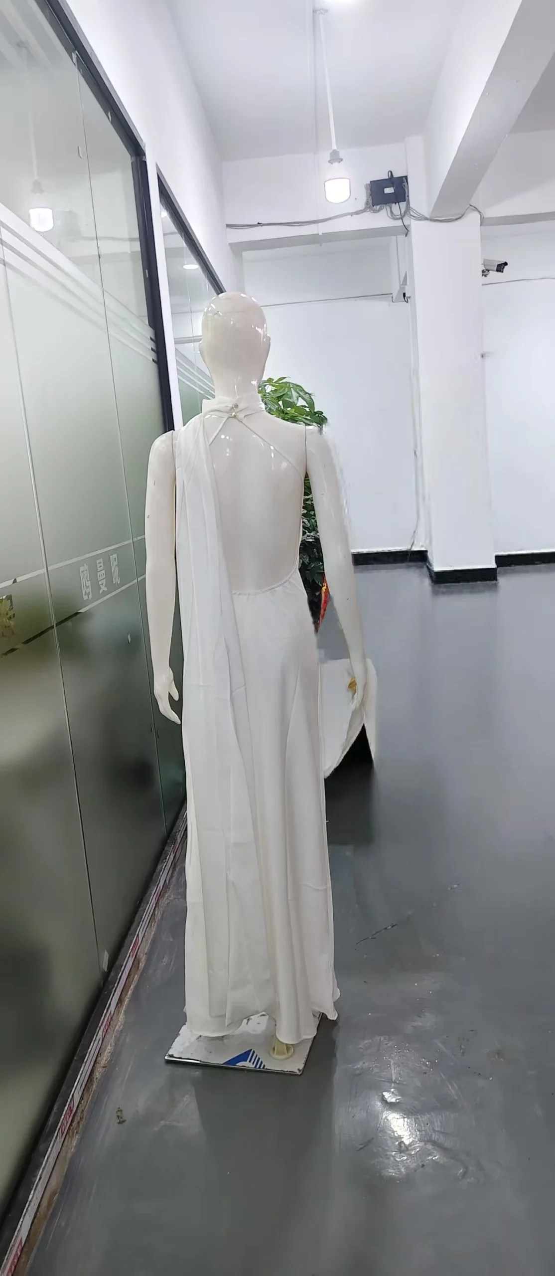 Vestido Milano Accua Longo em Cetim - Imagem 10