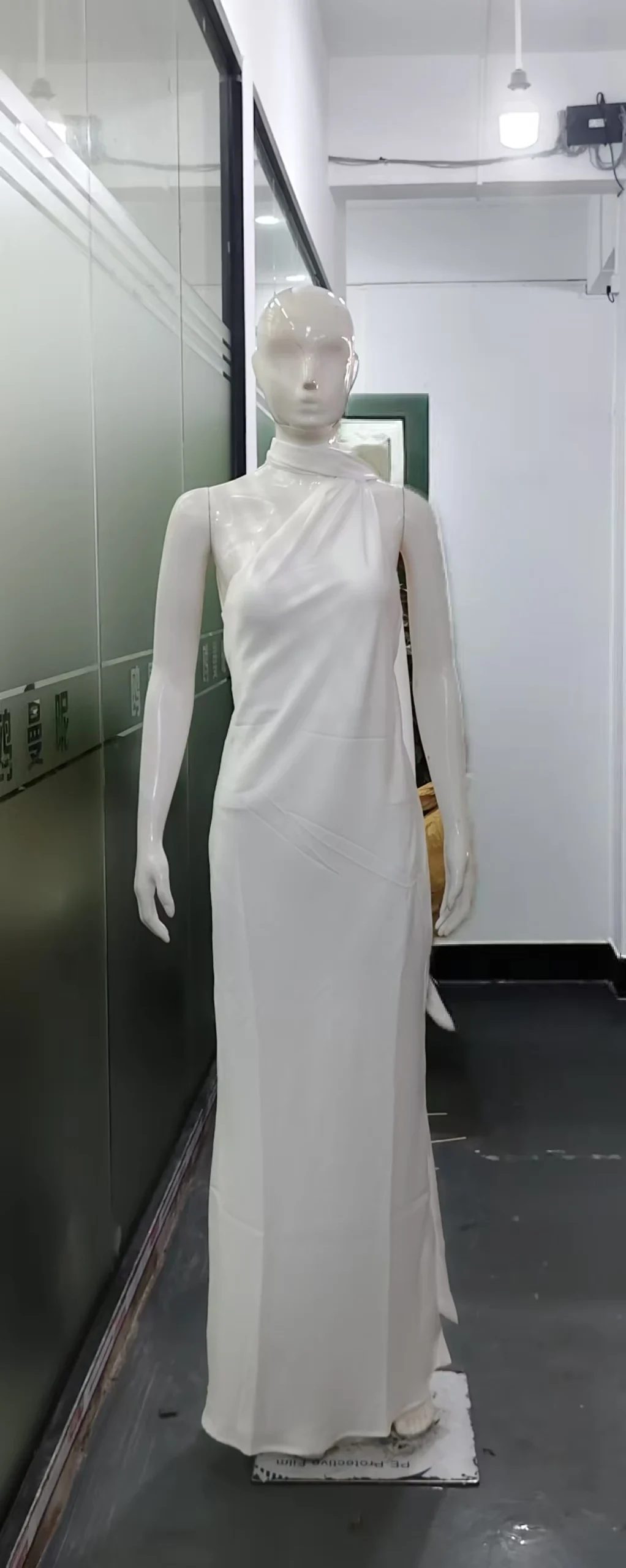 Vestido Milano Accua Longo em Cetim - Imagem 9